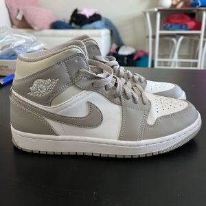 Nike Air Jordans Mid size 8 men’s/ 10 women’s